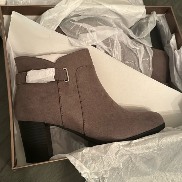 Giani Bernini Women's Artemyss Memory Foam Block Heel Dress Booties, (WIDE) - Picture 2 of 6